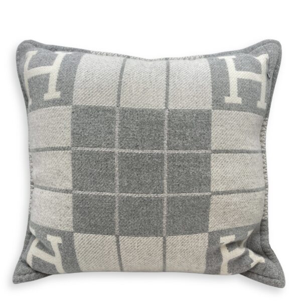 Avalon Pillow Small Model Gris Clair Homeware - Image 3