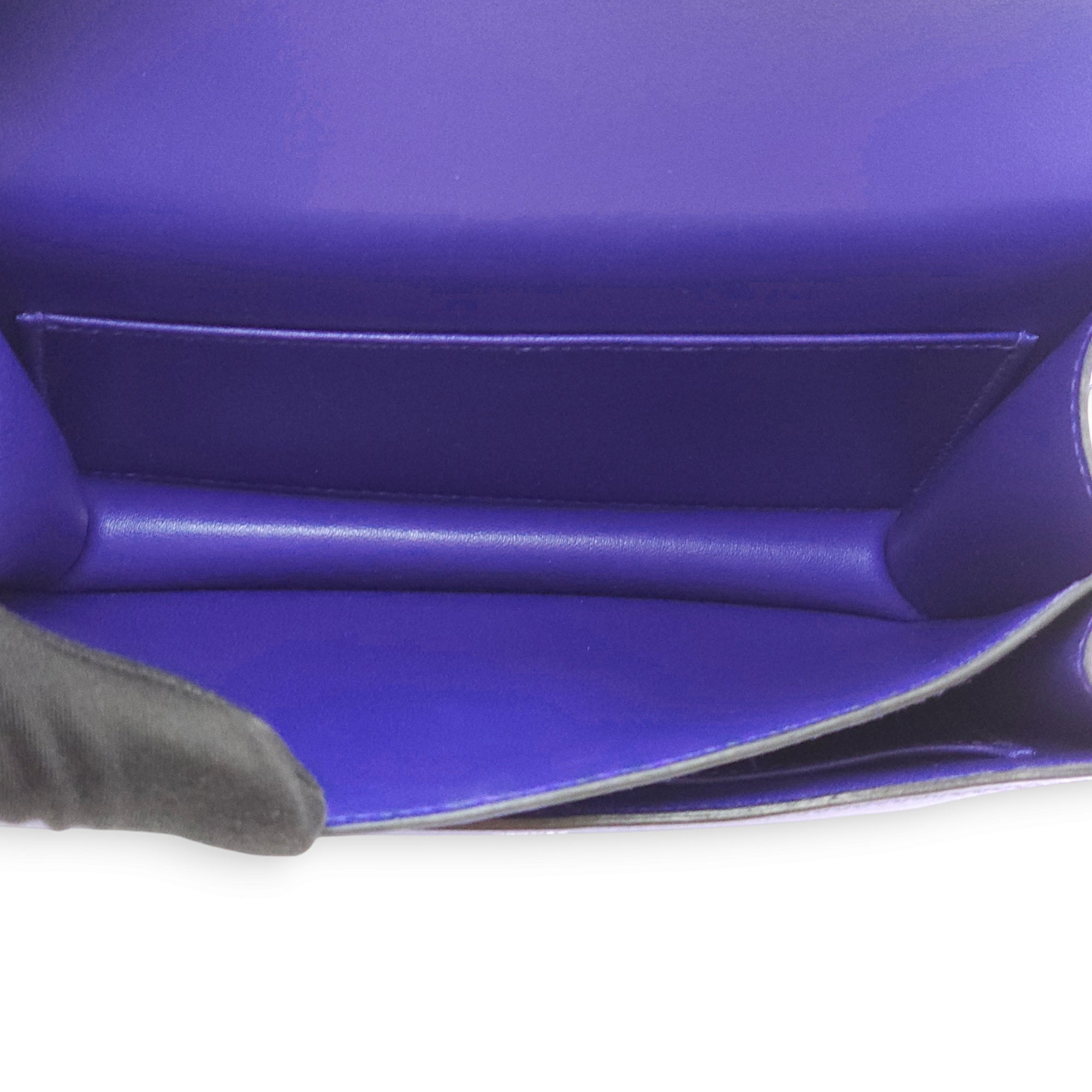 Constance 18 Blue Electric in Tadelakt, Palladium hardware - Image 9