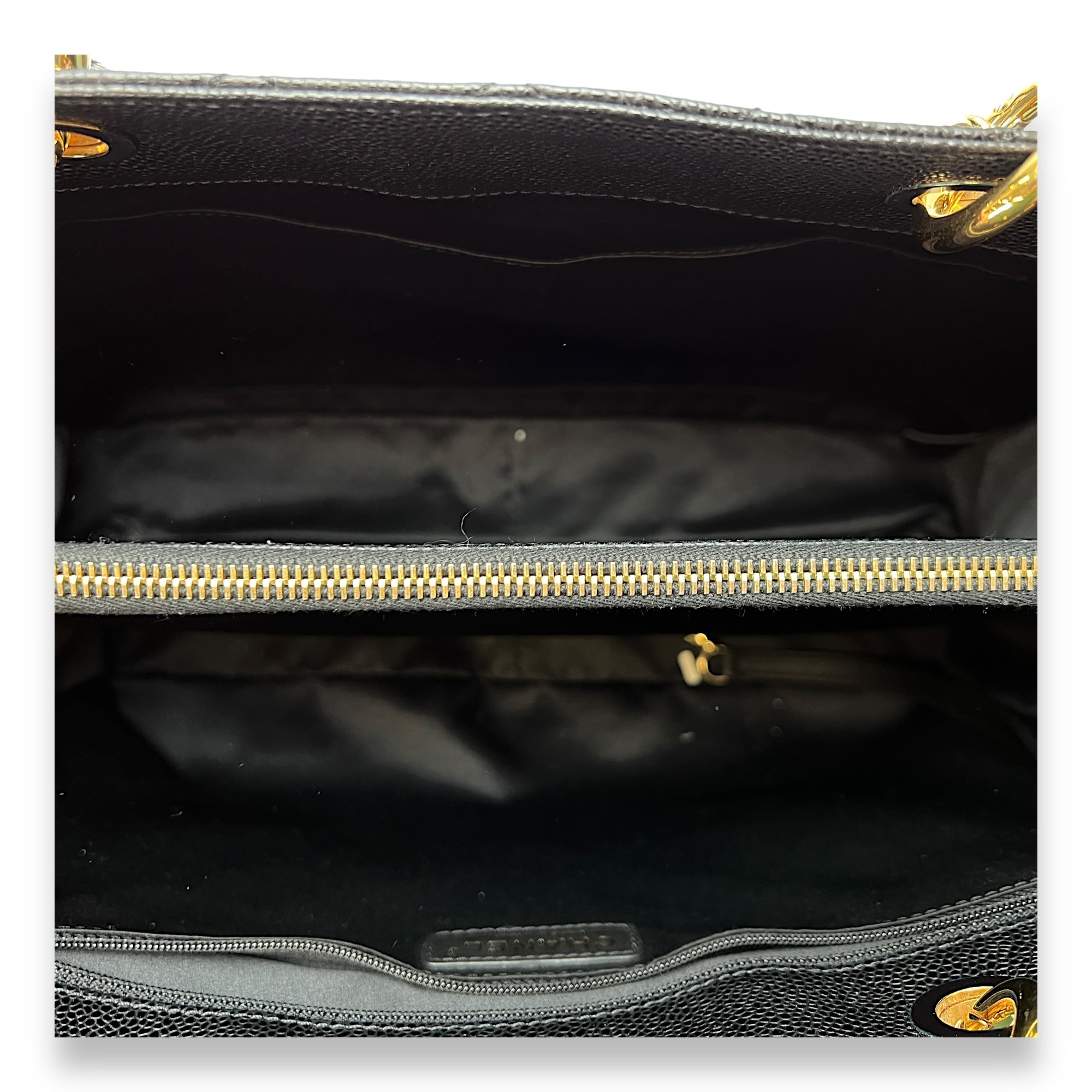 GST Black Shoulder Bag in Caviar Leather, Gold hardware - Image 11
