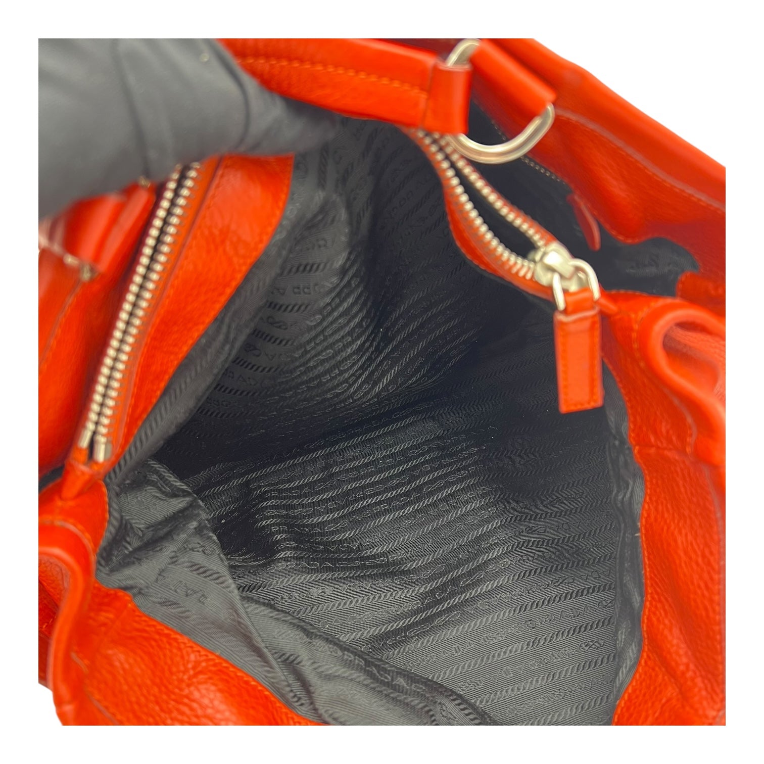 Vitello Daino Red Shoulder Bag in Calfskin, Silver hardware - Image 7