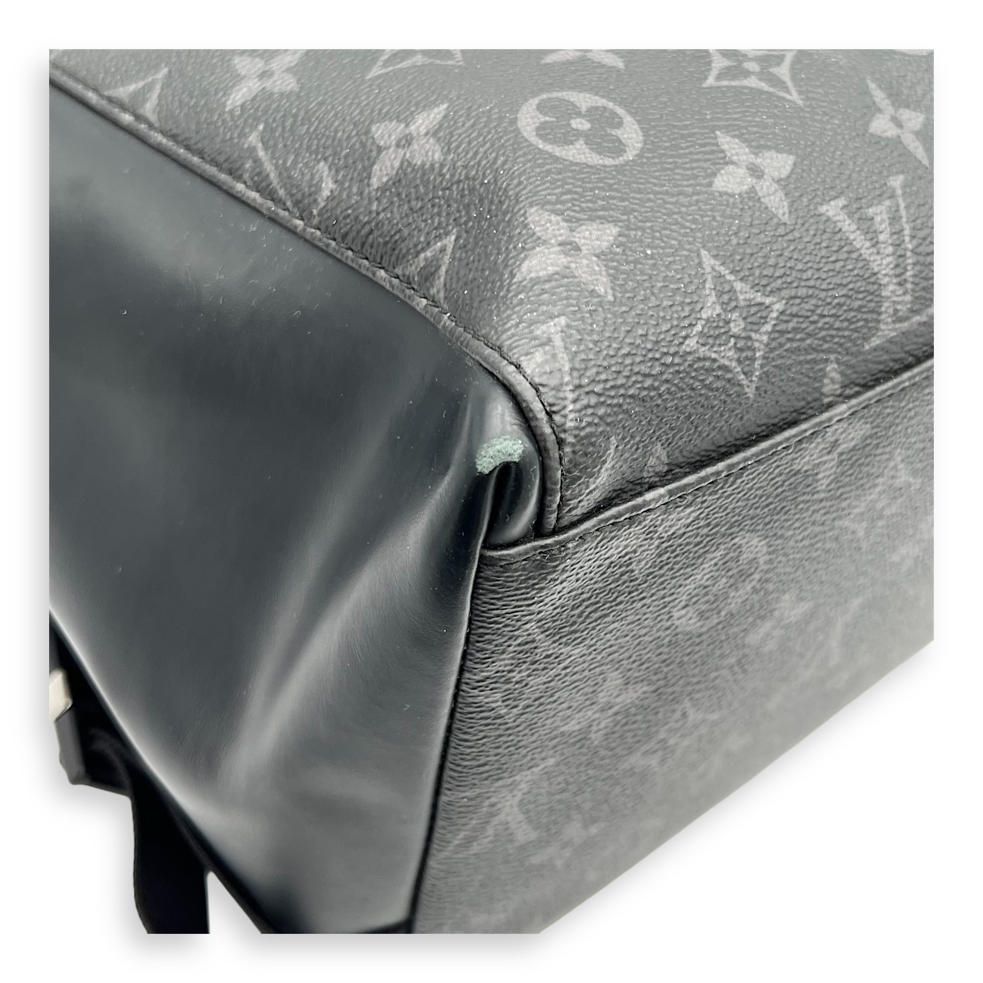 Voyage Defile Homme Automne Hiver MM Black Messenger Bag in Monogram Coated Canvas, Silver hardware - Image 7