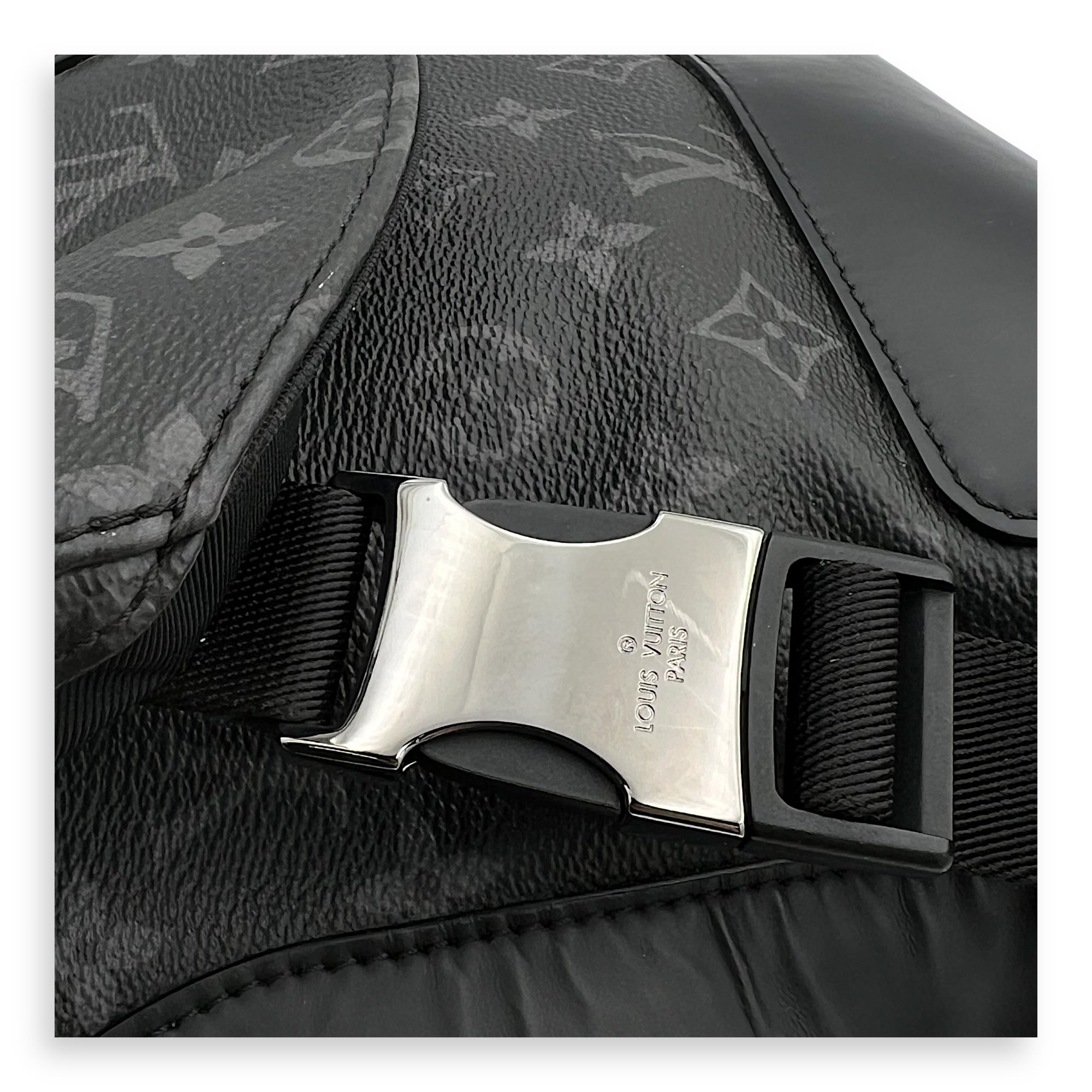 Voyage Defile Homme Automne Hiver MM Black Messenger Bag in Monogram Coated Canvas, Silver hardware - Image 11